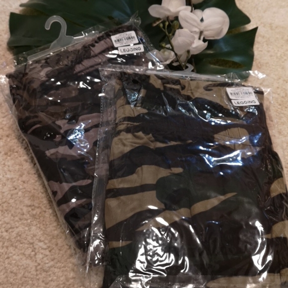 🛍️NWT🛍️  Ladies Camouflage Leggings 2 for $15 - Picture 3 of 5